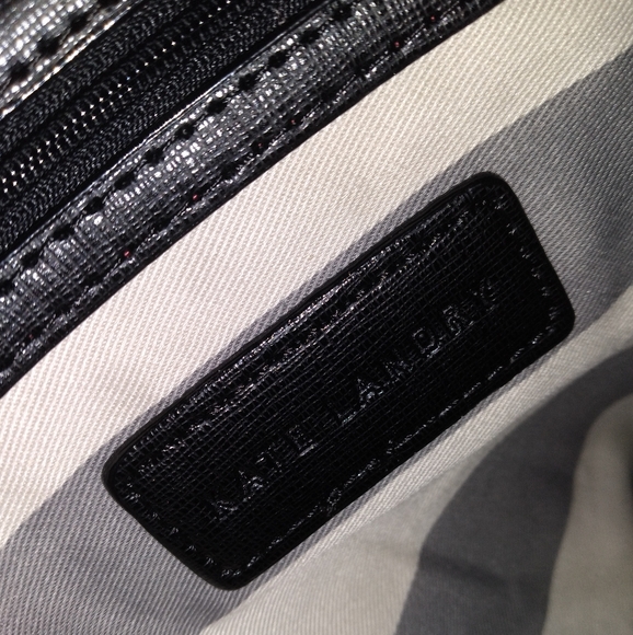 Kate Landry - Picture 2 of 7